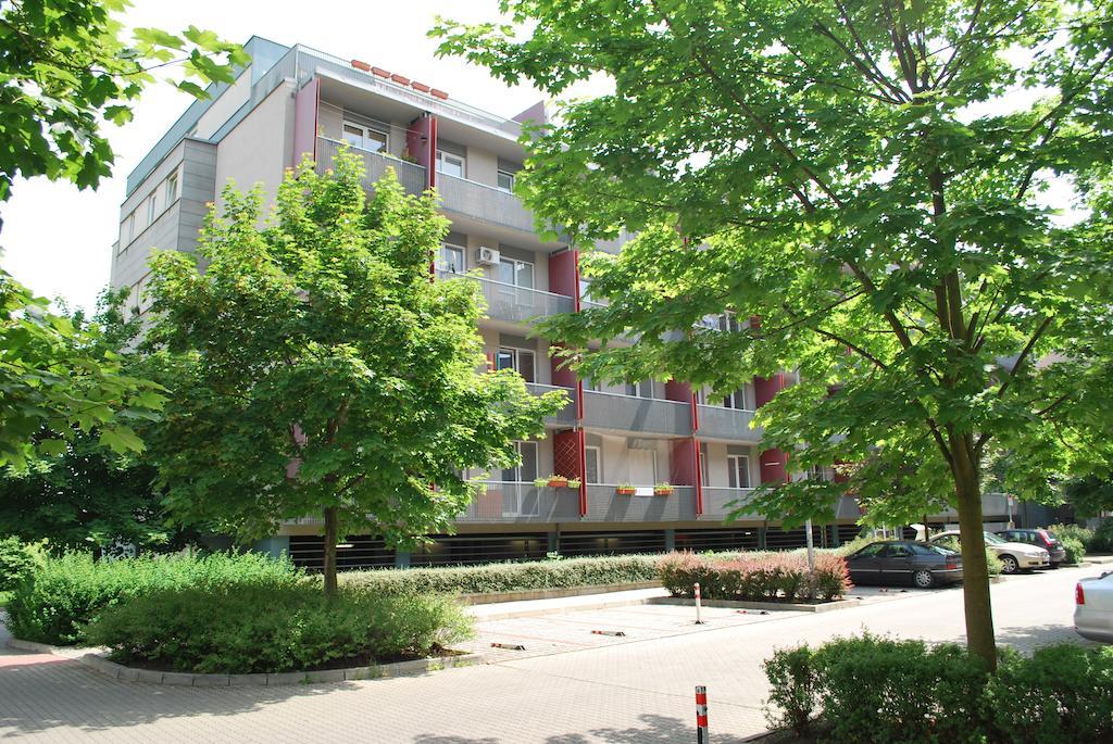 Chotesovska Apartment With Parking Place Прага Стая снимка